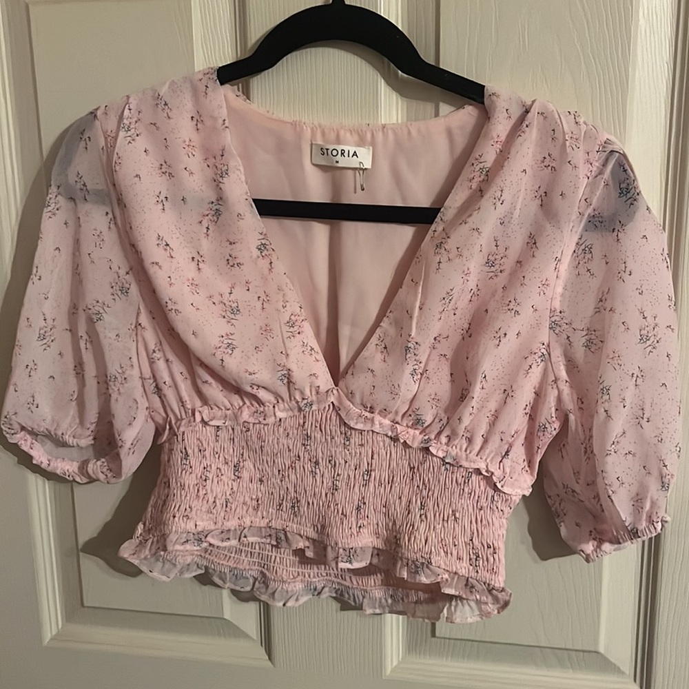 Storia boutique size medium light pink floral crop